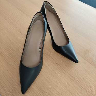 BOSS Black High-heeled Pumps Size 38. - image 1