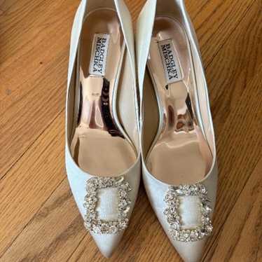 Badgley Mischka Carrie Crystal Embellished Pump