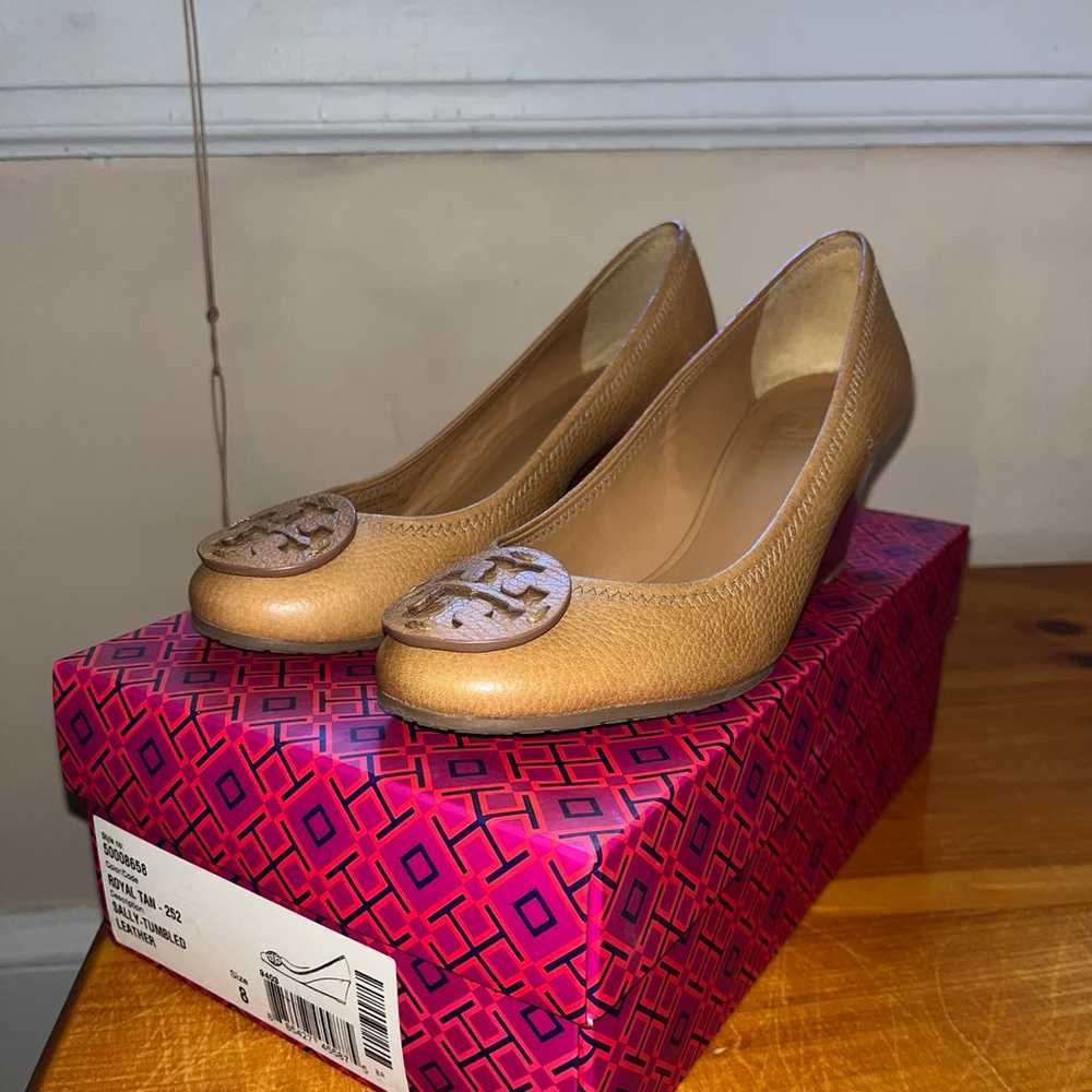 Tory Burch Sally Wedge tan closed toe size 8 tumb… - image 1