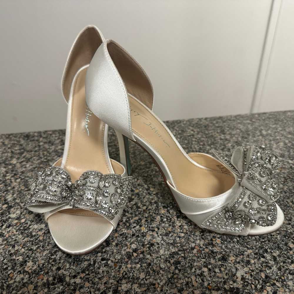 Betsy Johnson white wedding pumps with rhinestone… - image 10