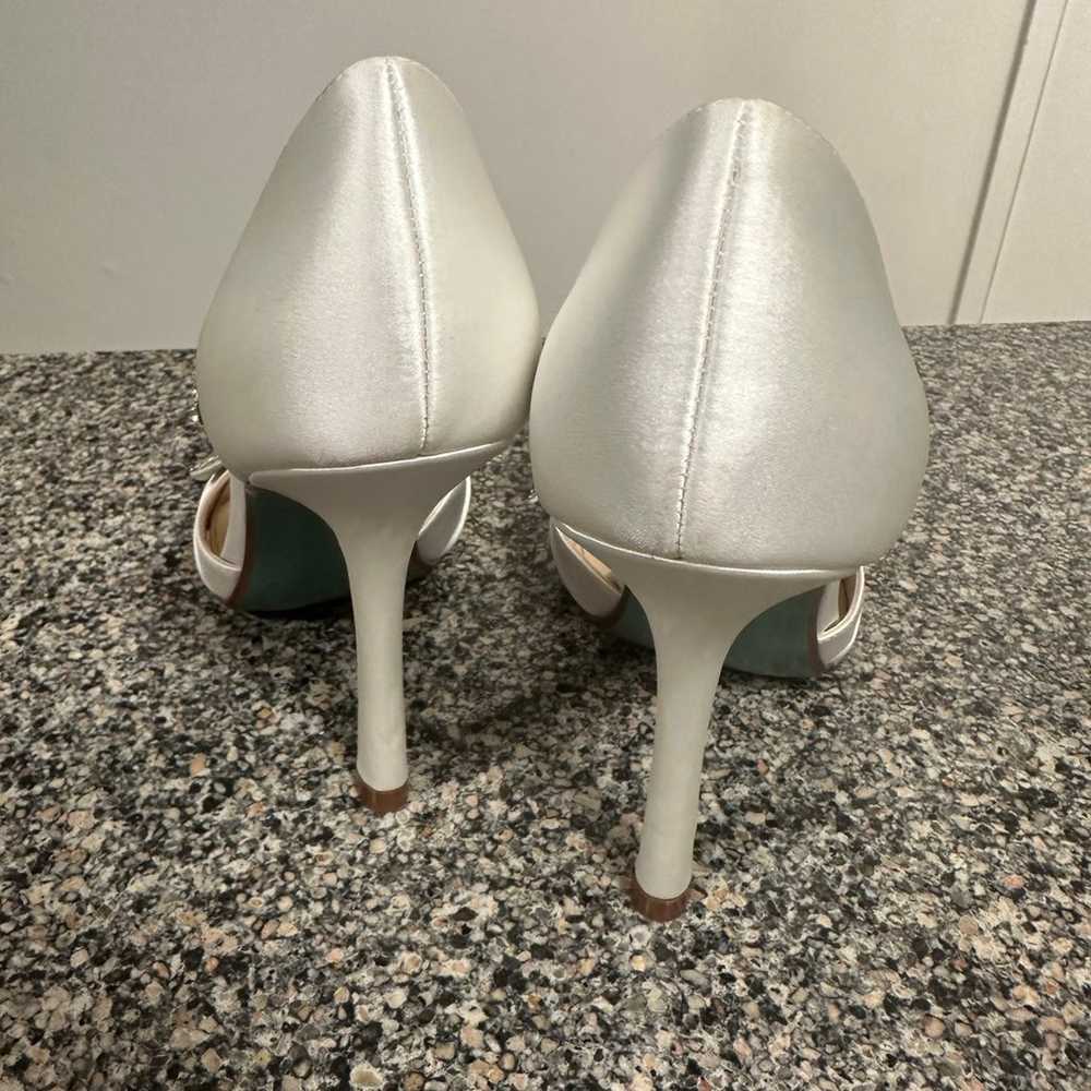 Betsy Johnson white wedding pumps with rhinestone… - image 12