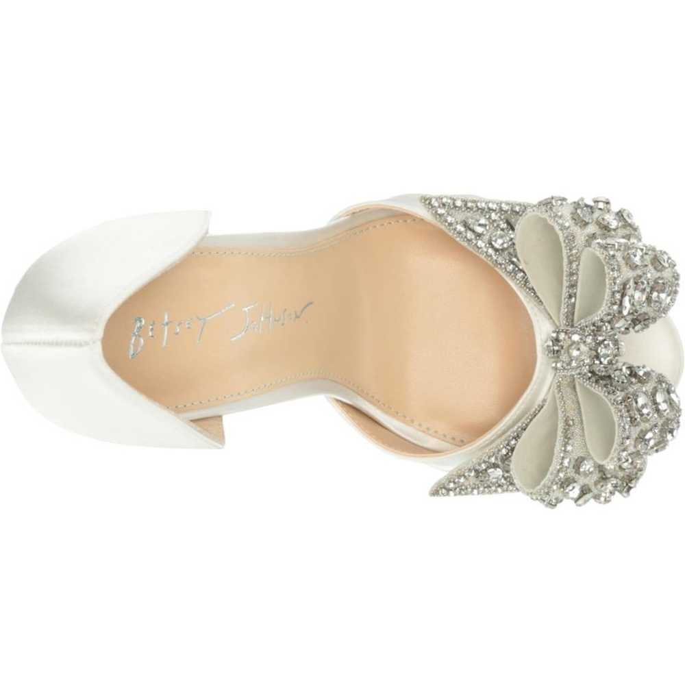 Betsy Johnson white wedding pumps with rhinestone… - image 5