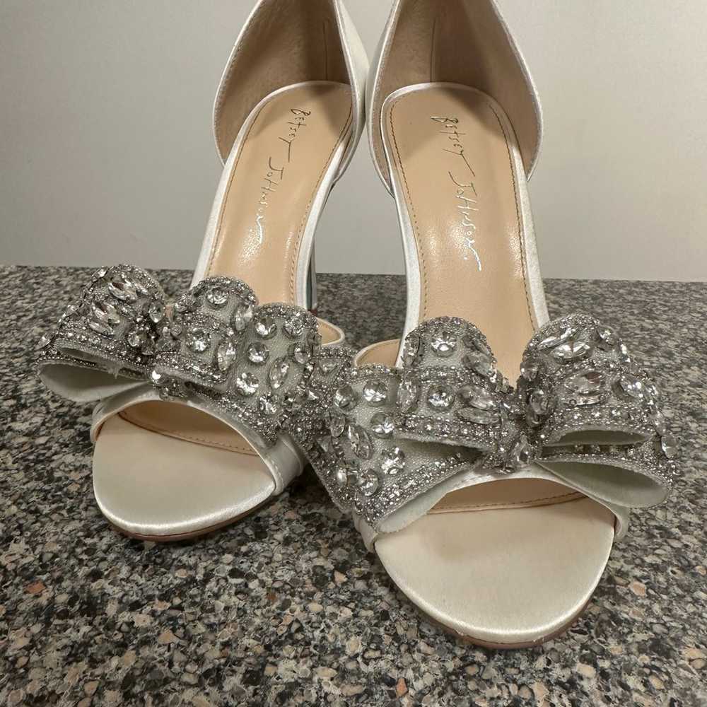 Betsy Johnson white wedding pumps with rhinestone… - image 8