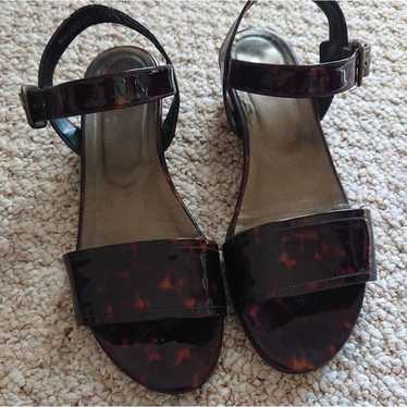 Stuart Weitzman tortoise shell buckle sandals size