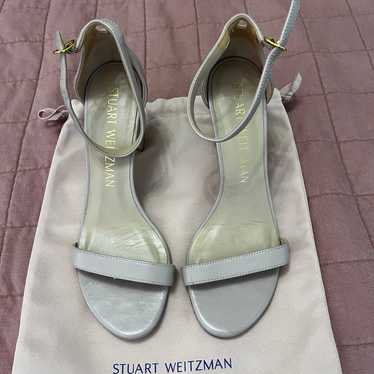 Stuart Weitzman nearly nude size 9