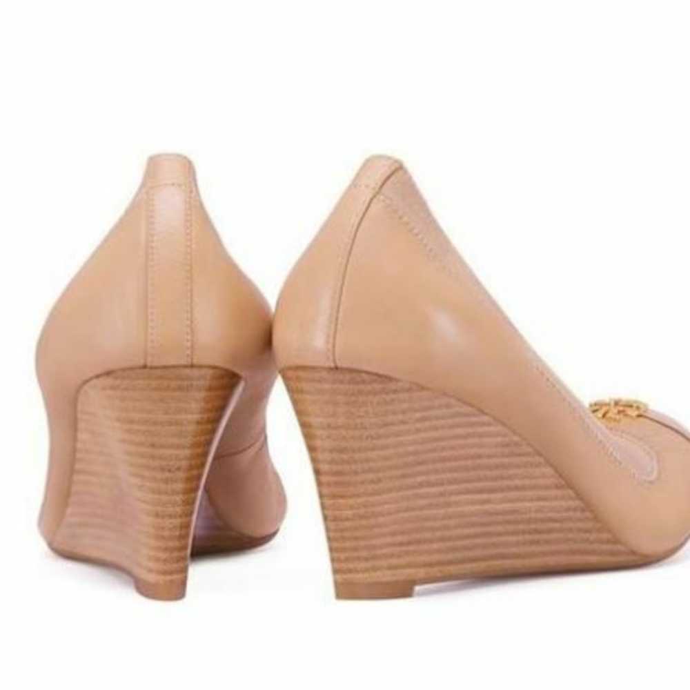 Tory Burch Logo 65mm Jolie Cap Toe Nude Tan Wedge… - image 3