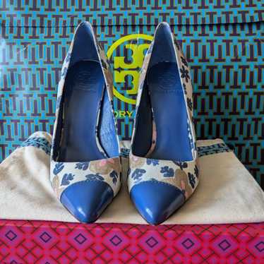 Tory Burch Navy and Cream Pumps size 9.5