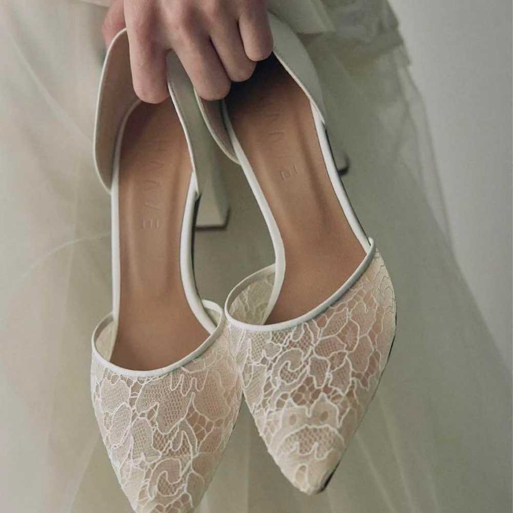 HAAVE Lace Open Side Pumps 23.5cm - image 1