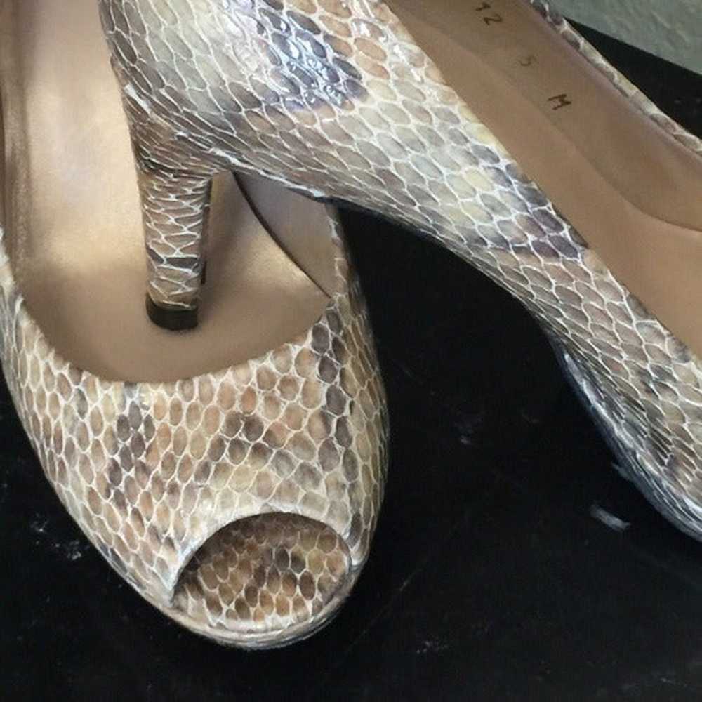 Stuart Weitzman Loopthru Pumps Size 5 - image 3