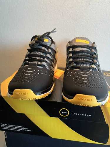 Nike Nike free x Livestrong