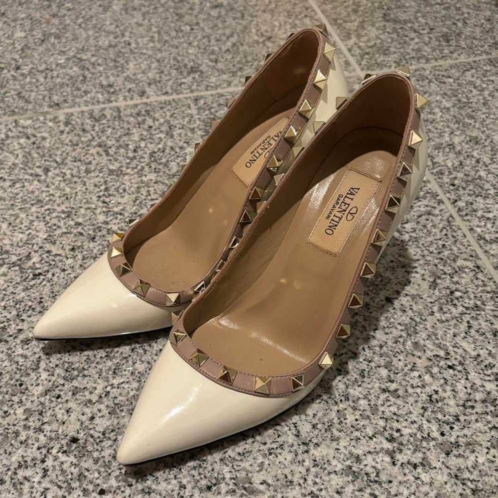 【Great Condition】VALENTINO Studded Pumps Size 35 - image 1