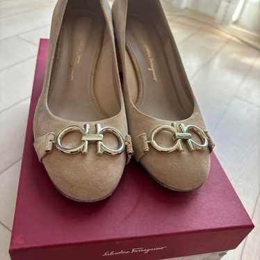 Salvatore Ferragamo Gancini Pumps Beige