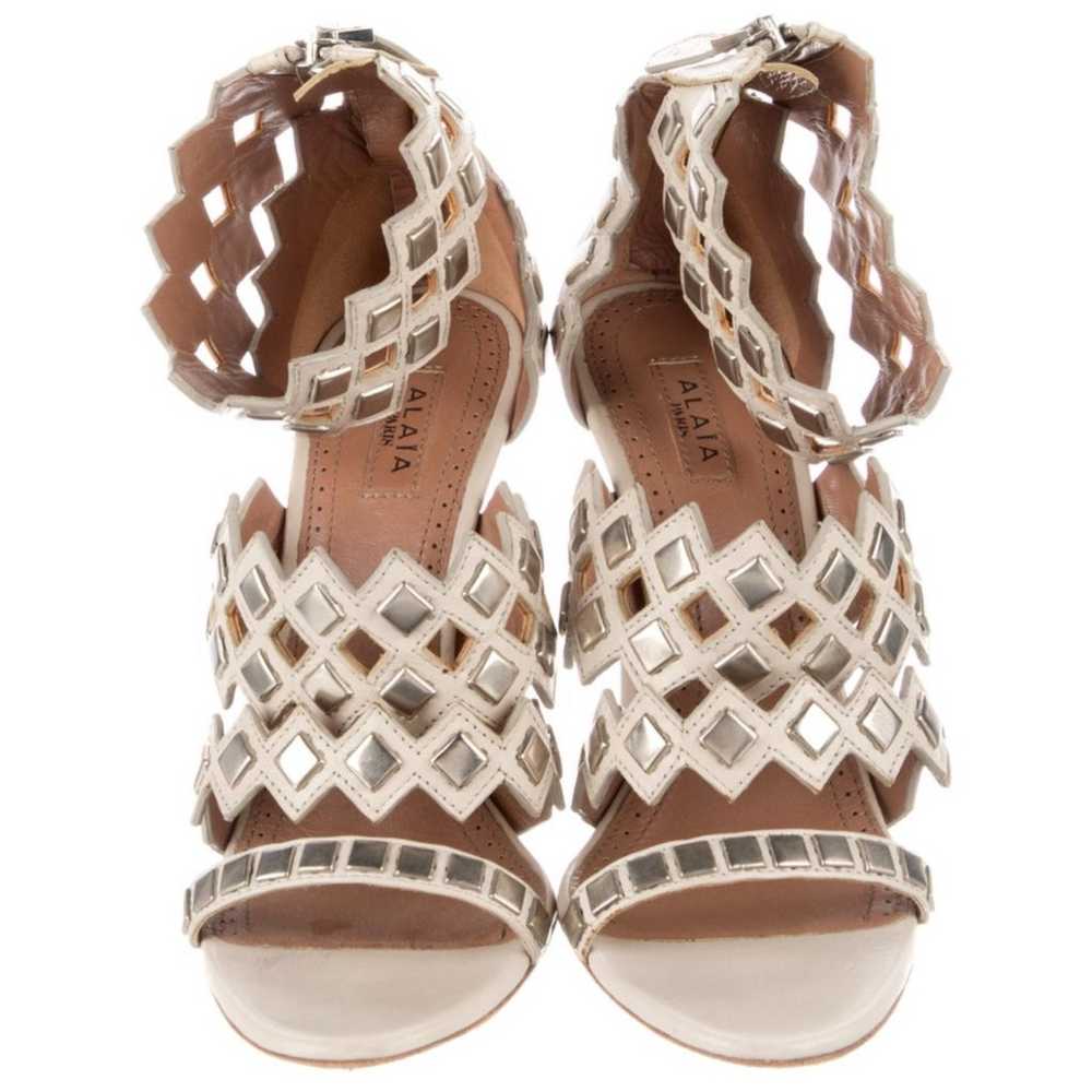 ALAÏA White calfskin LASER CUT stud SANDAL SZ 35.5 - image 3