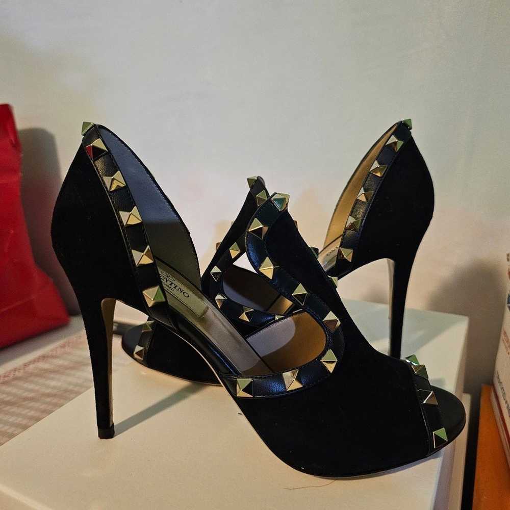 Authentic Valentino Garavani studded Heels in siz… - image 1