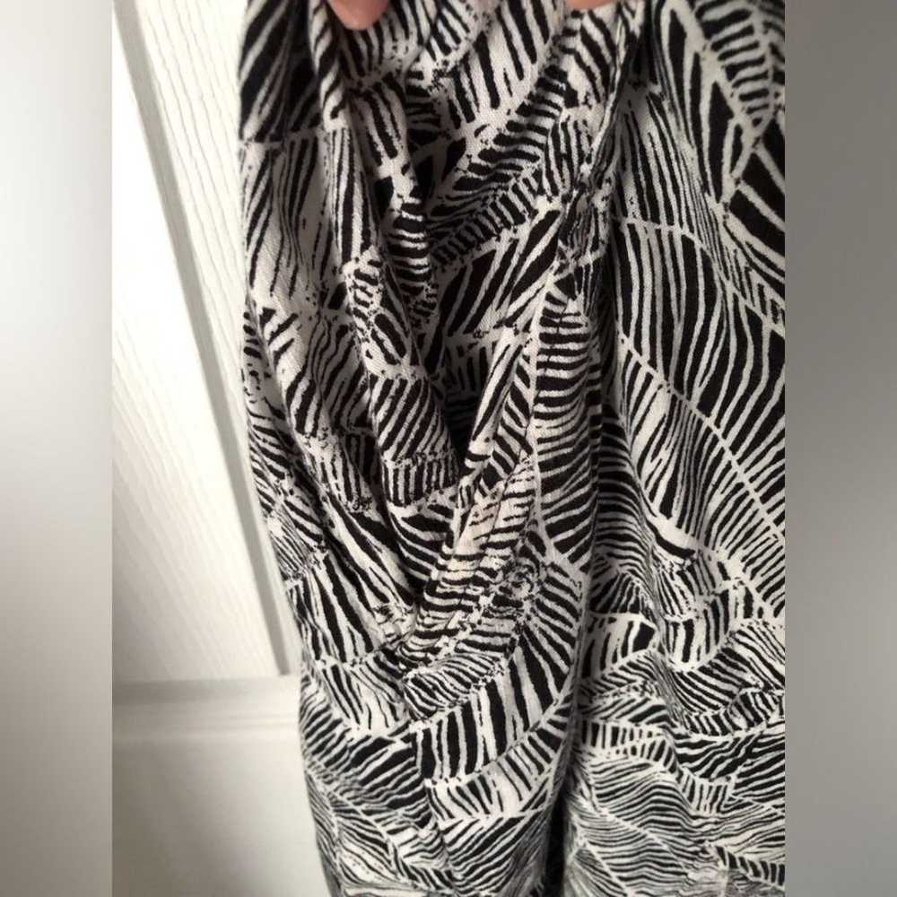 Old navy Printed Cami Jumpsuit Black & White Palm… - image 7