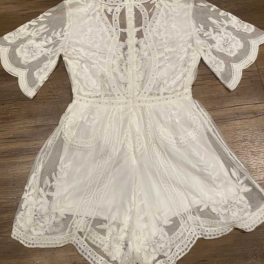 Honey Punch Deep V Lace Romper Sz Sm EUC - image 4