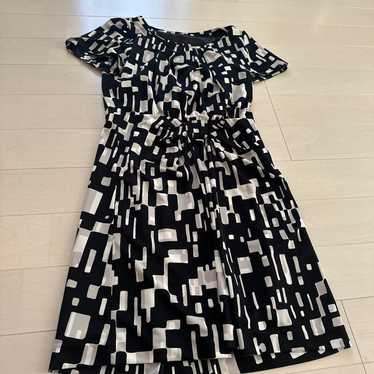 Brand new, lined, size 7 dress.