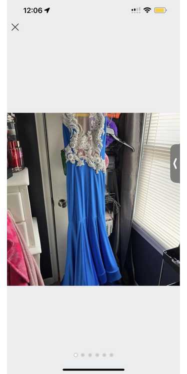 Other women’s sparkly mermaid prom gown