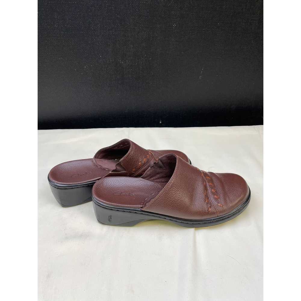 Clarks Clarks Women's Brown Leather slip on shoes… - image 3