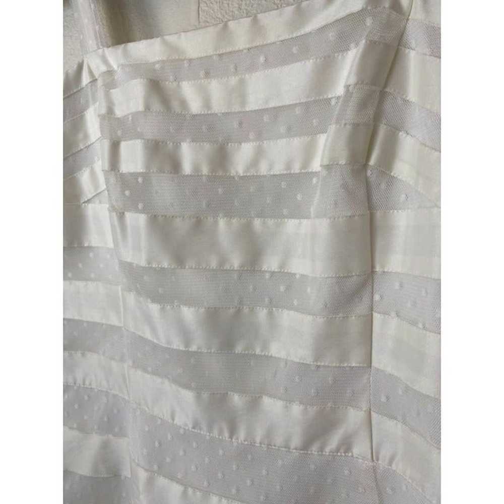 White House Black Market women's 6 white fit and … - image 3