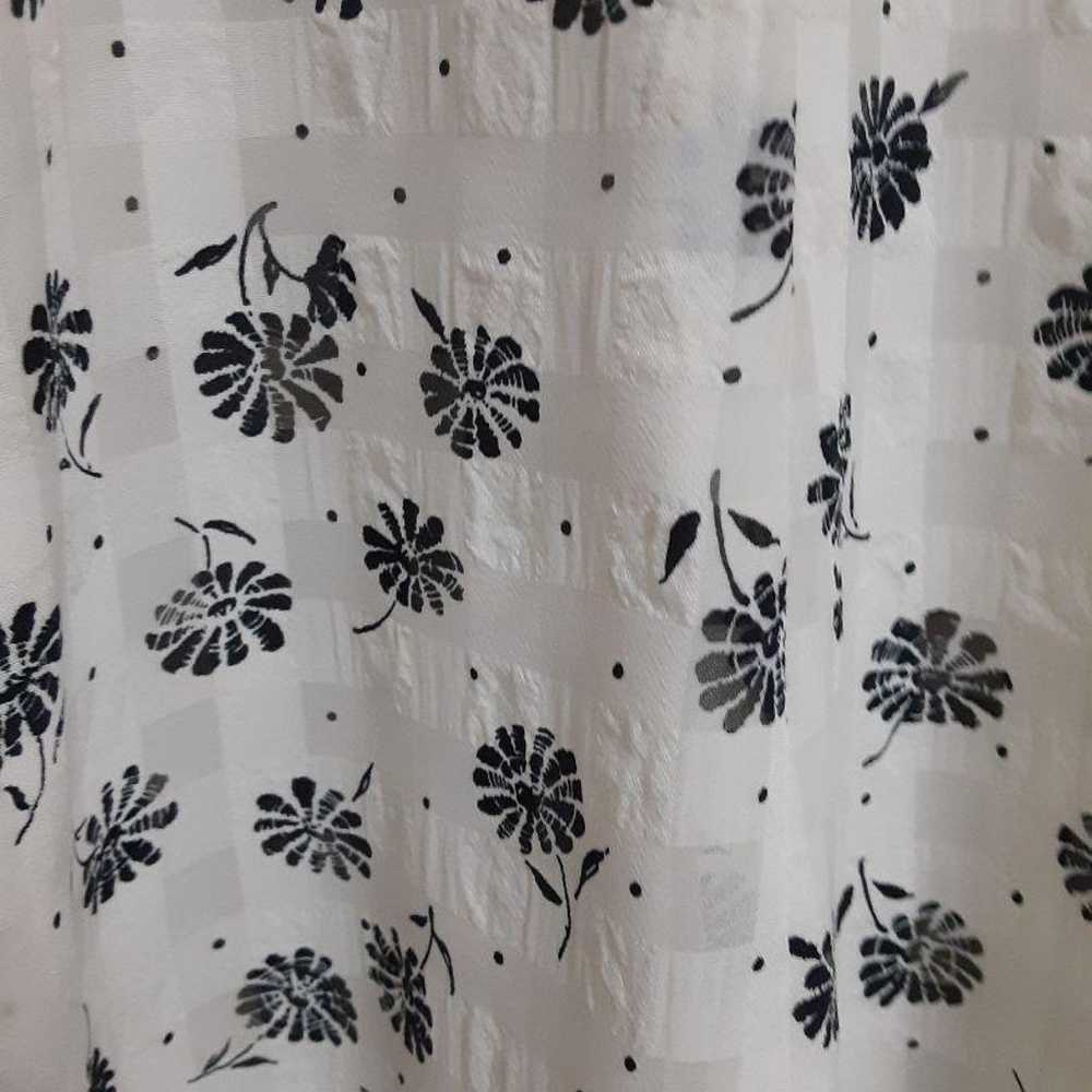 Daisy pattern dress. - image 3