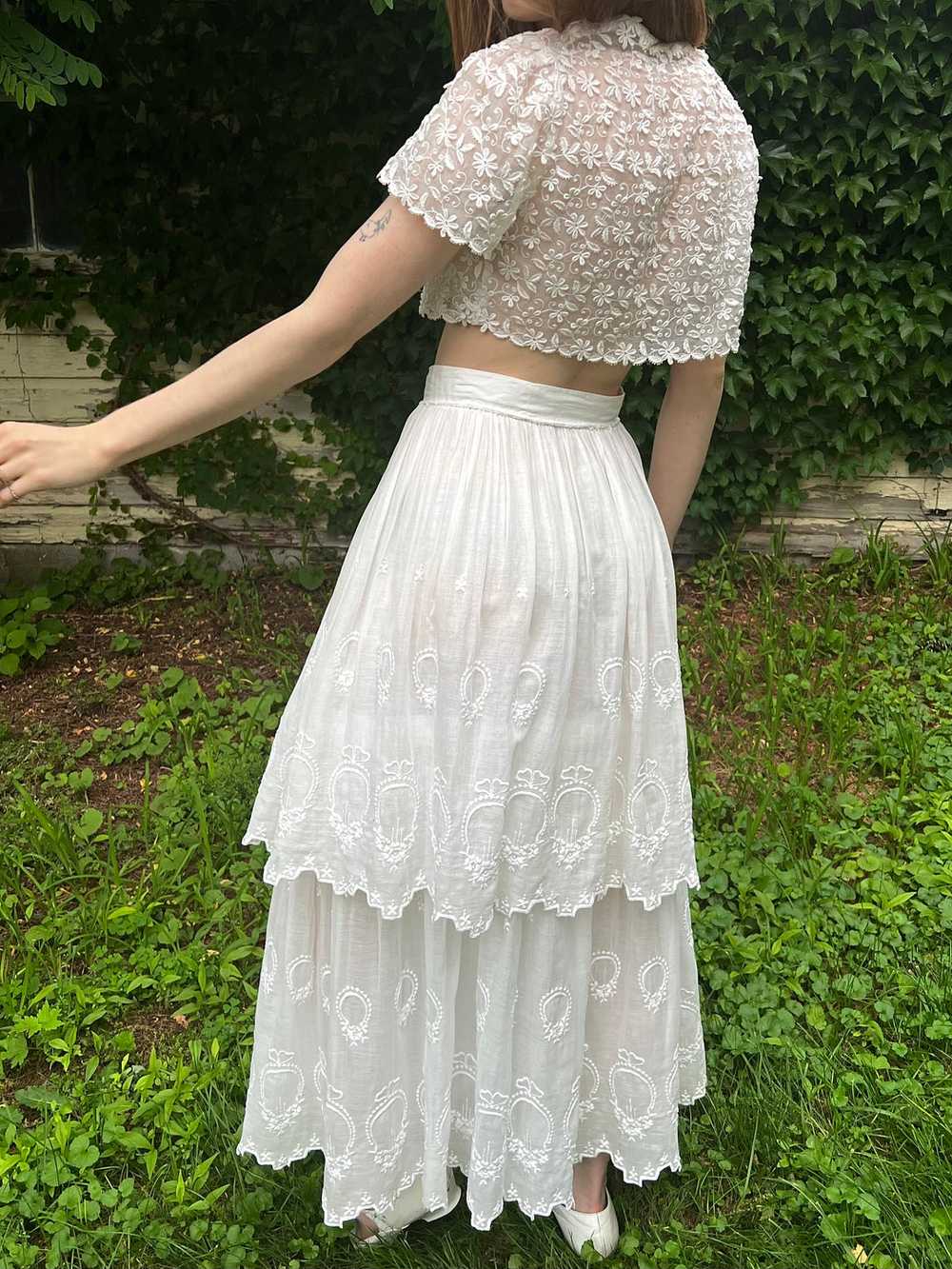 1910s White Cotton Embroidered Floral Lace Tiered… - image 10