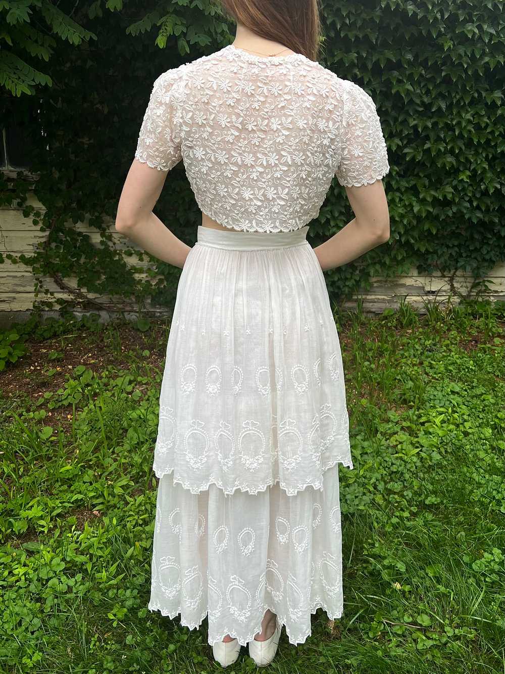 1910s White Cotton Embroidered Floral Lace Tiered… - image 12