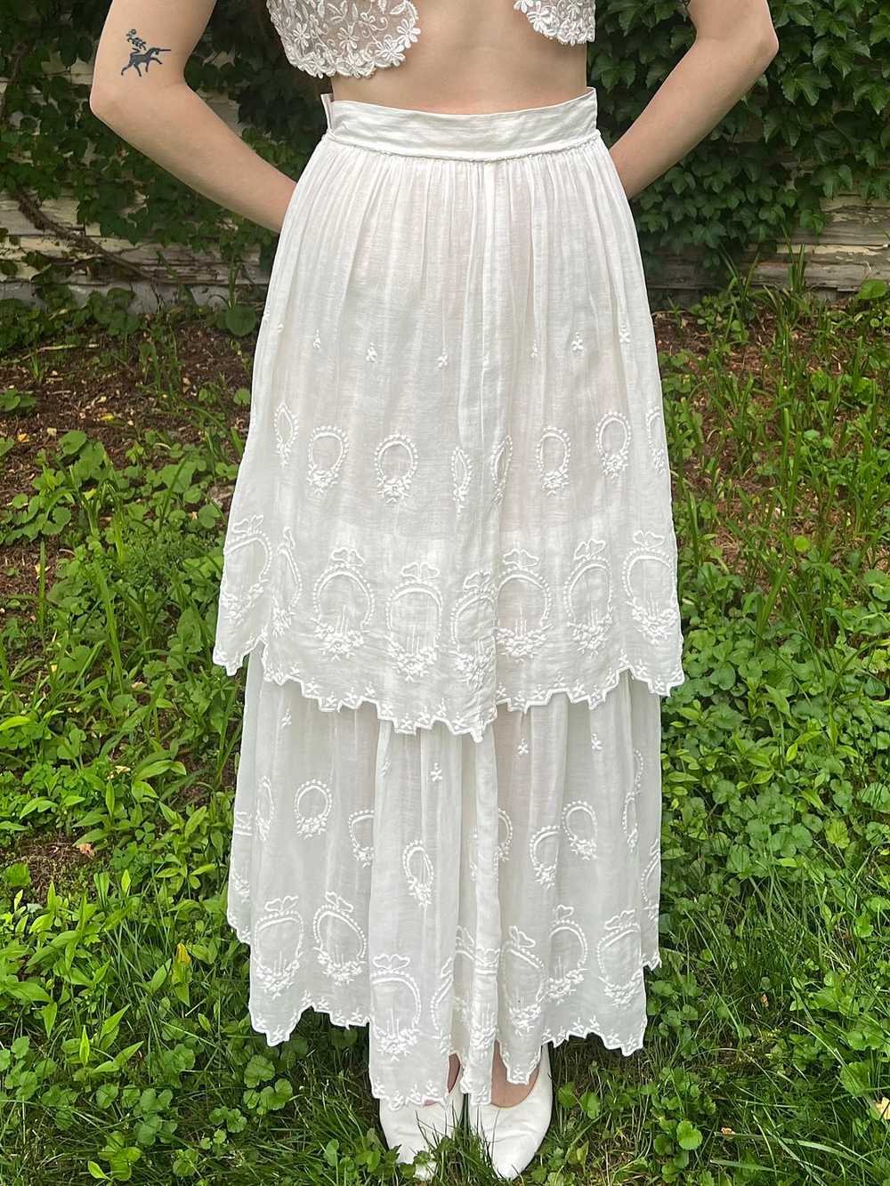 1910s White Cotton Embroidered Floral Lace Tiered… - image 1