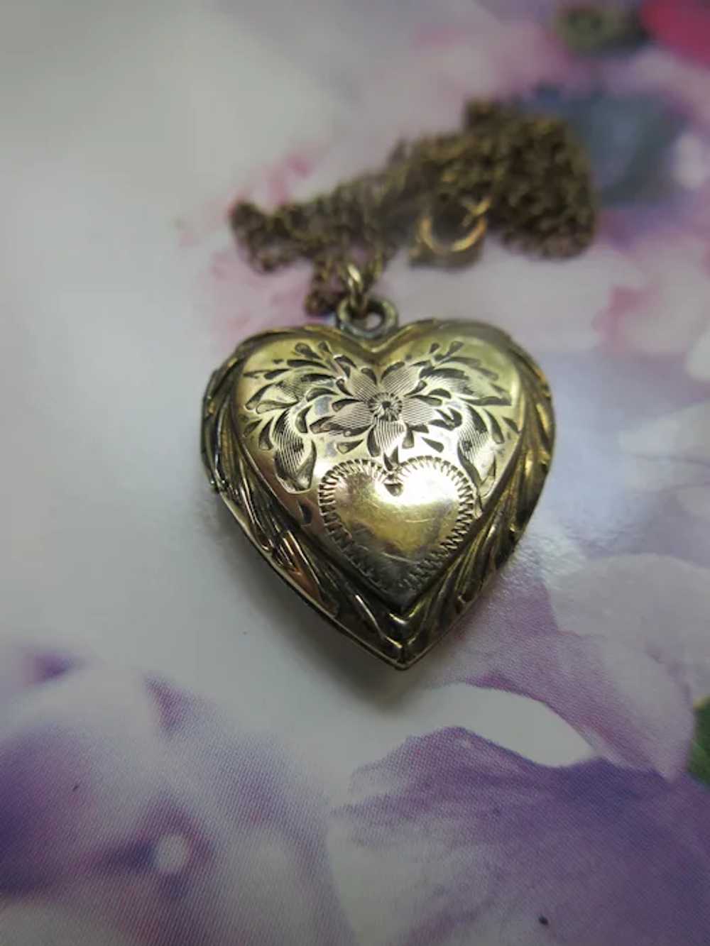 Vintage Heart Locket Necklace in Gold Fill on Sil… - image 4