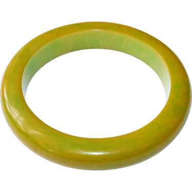 Awesome GREEN BAKELITE Vintage Bangle Bracelet - image 1