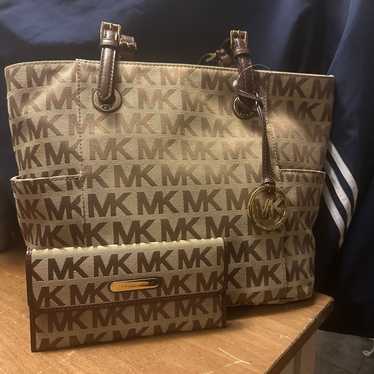 Michael Kors jet set signature tote