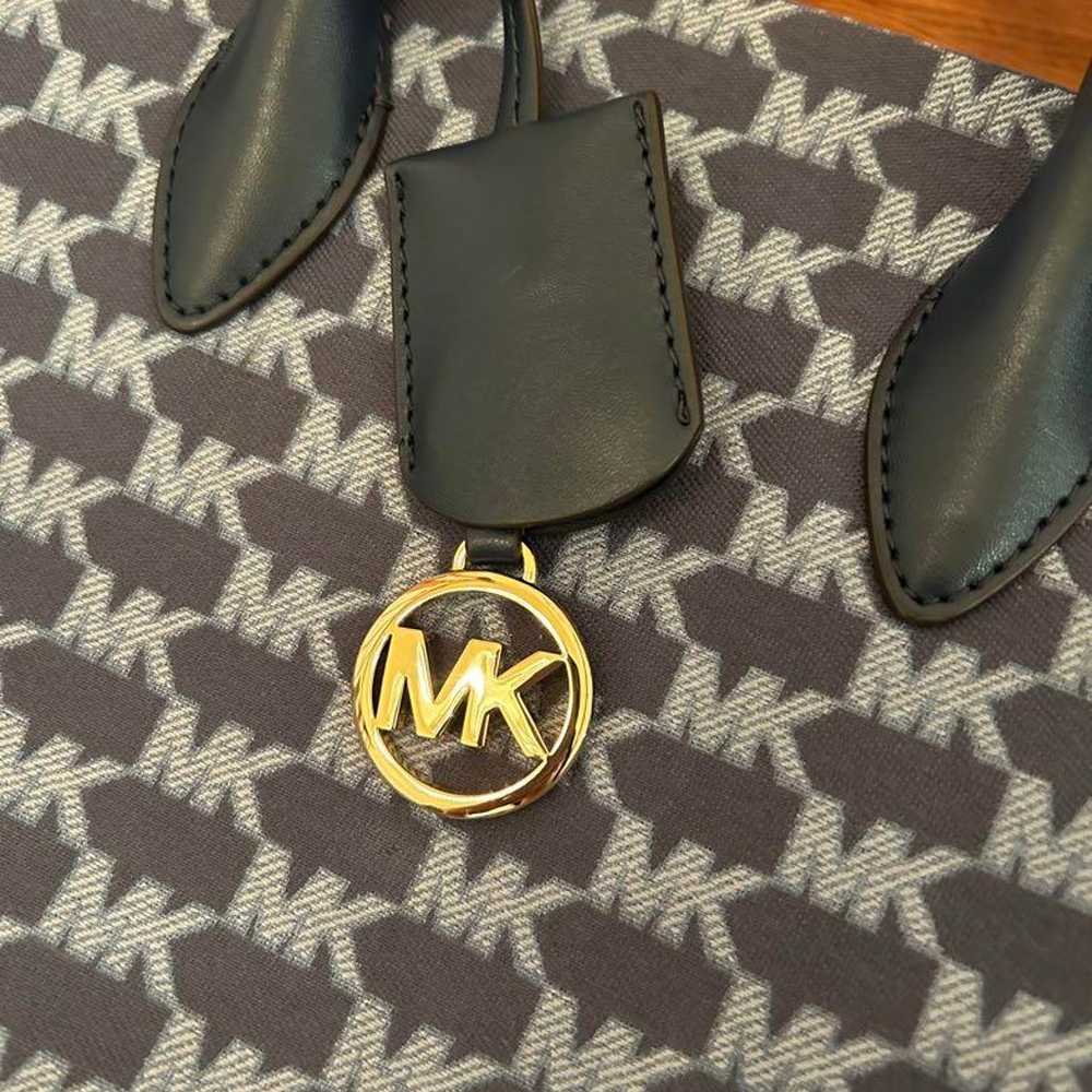 Michael Kors MIRELLA EW Tote Medium - image 2