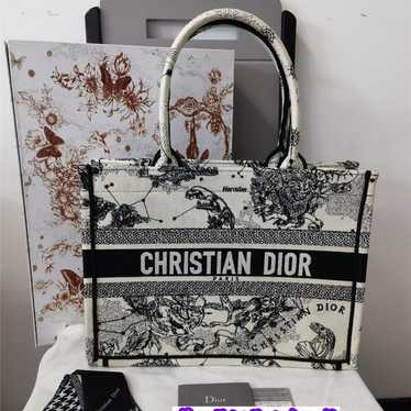 DIOR BOOK TOTE medium bag.