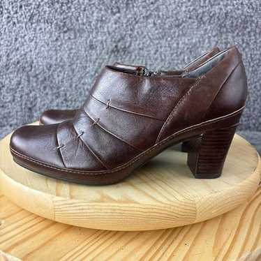 Clarks Artisan Leather Pumps Womens 8 Brown Ankle… - image 1