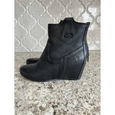 Frye Carson Wedge Womens 6.5 Black Leather Ankle B