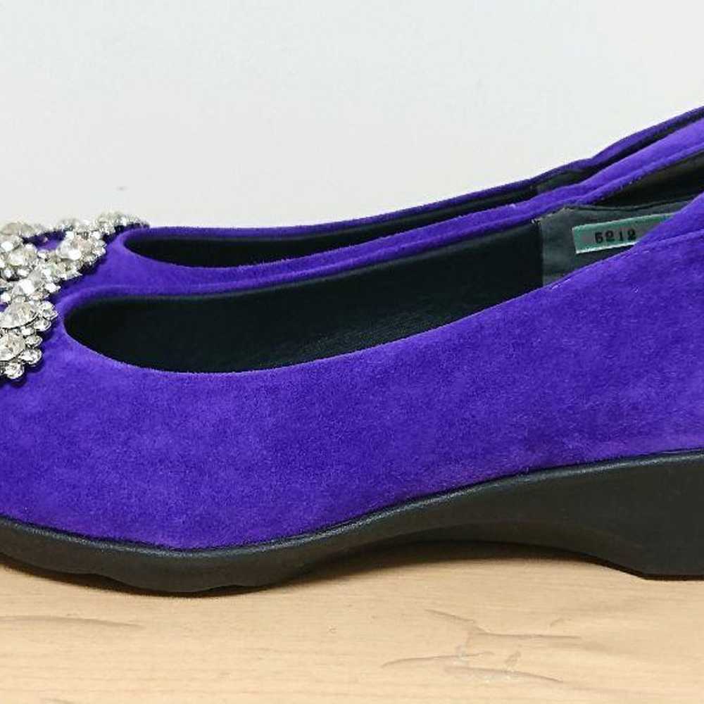 HILLS AVENUE Hills Avenue Bejeweled Velvet Pumps … - image 3