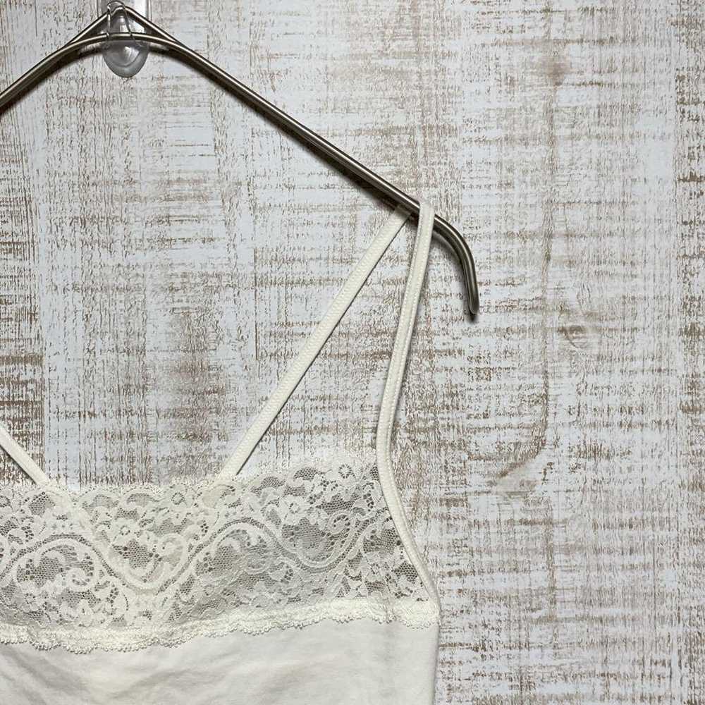 Uniqlo M white camisole with lace, simple - image 2