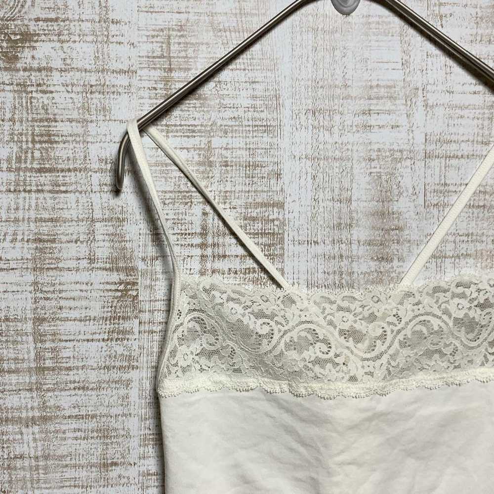 Uniqlo M white camisole with lace, simple - image 3