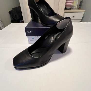 Sky Soles Black Leather Sydney Sz 41 EUC - image 1