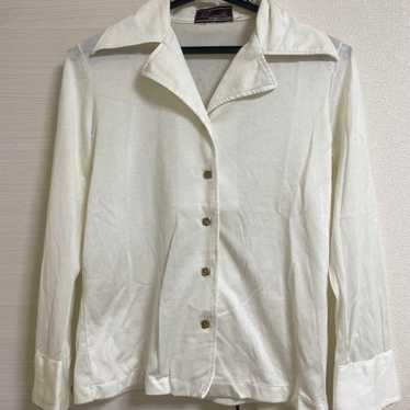 Long-sleeve shirt with gold buttons. - image 1