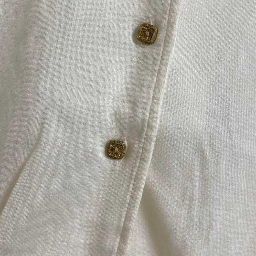 Long-sleeve shirt with gold buttons. - image 3