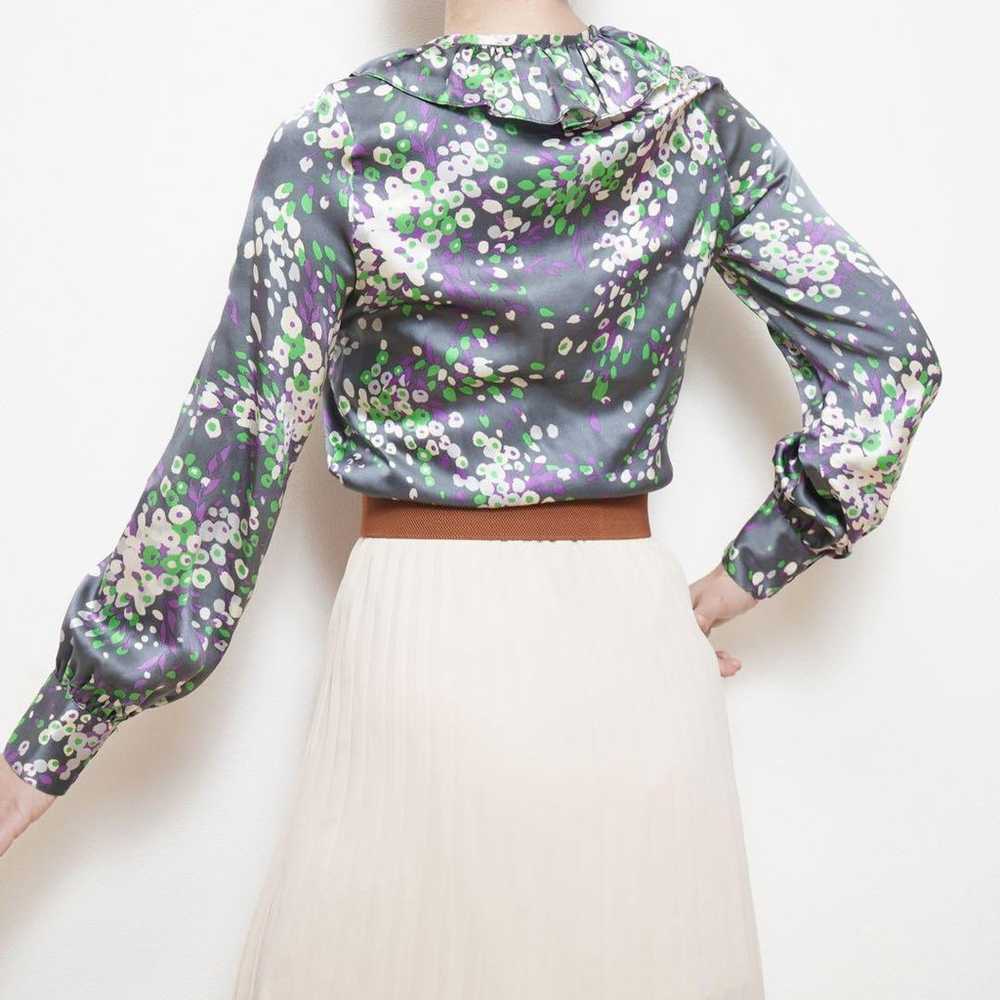 PAUL & JOE Cut-sleeve frilled top with shiny all-… - image 3