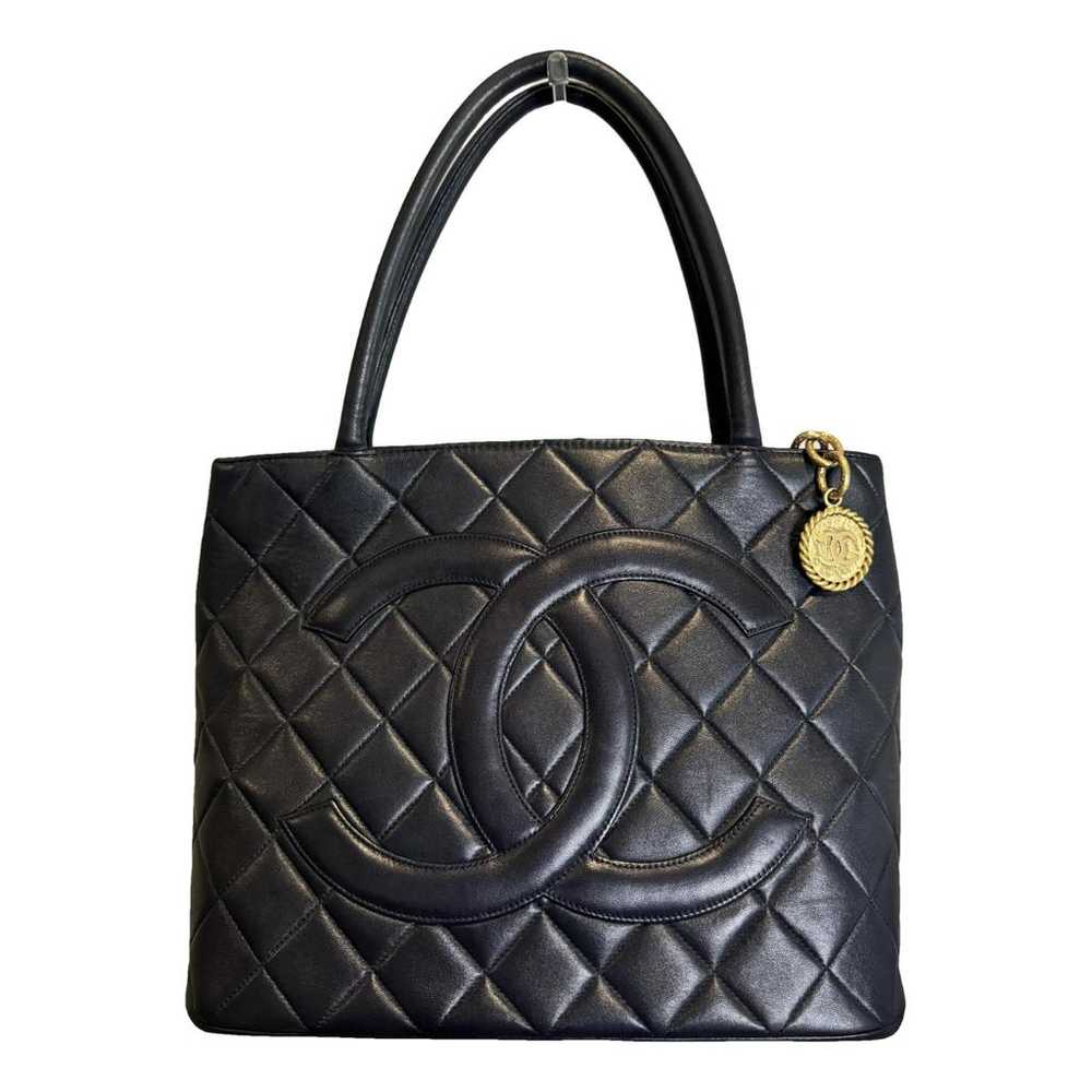 Chanel Médaillon leather tote - image 1