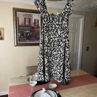 Old Navy black/white floral print dress XXL