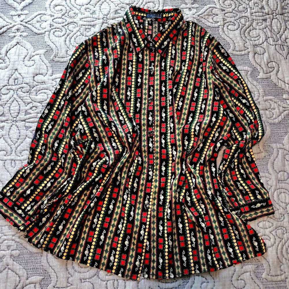 Patterned shirt blouse with floral retro design. - image 2