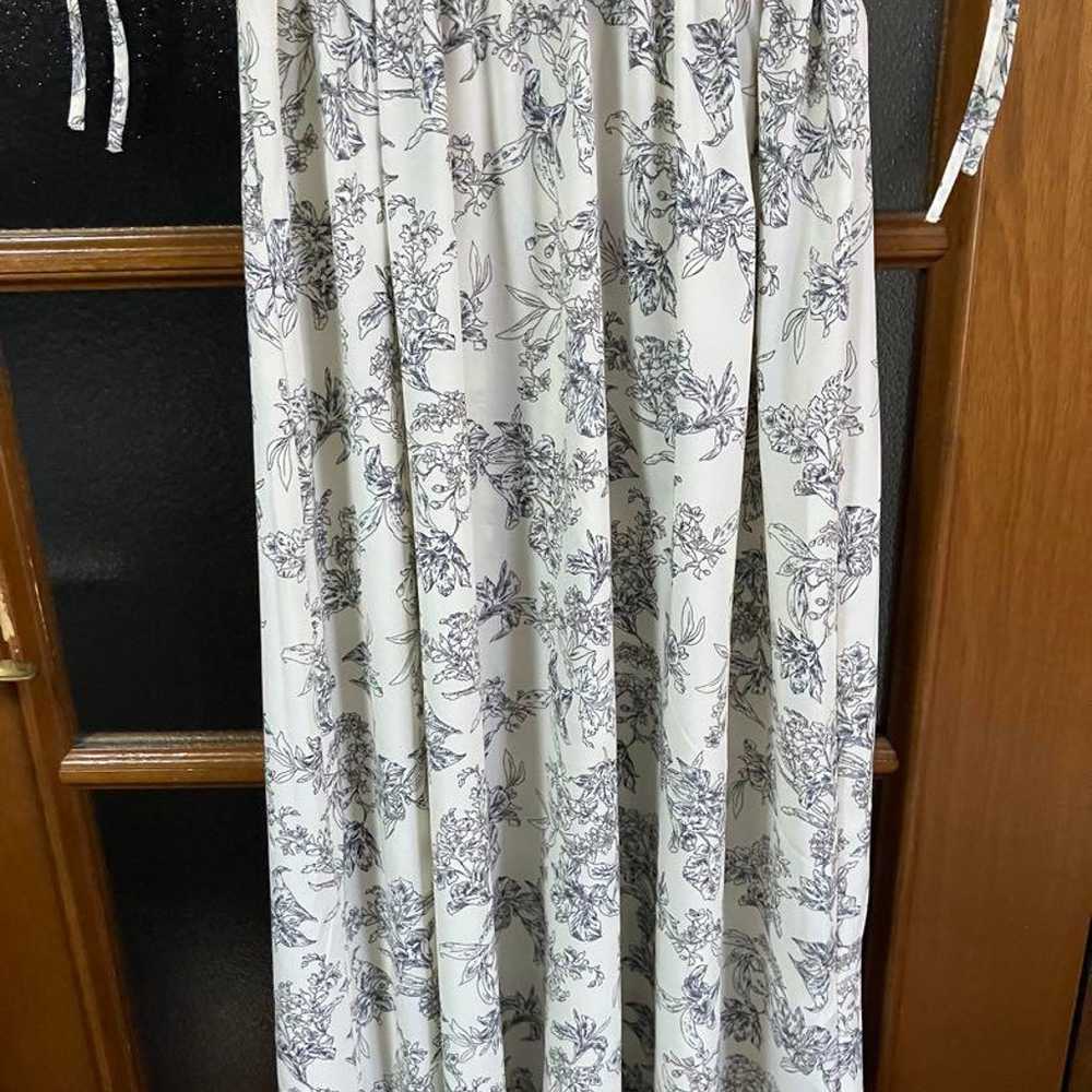 Flower print V-neck long one-piece dress. - image 3