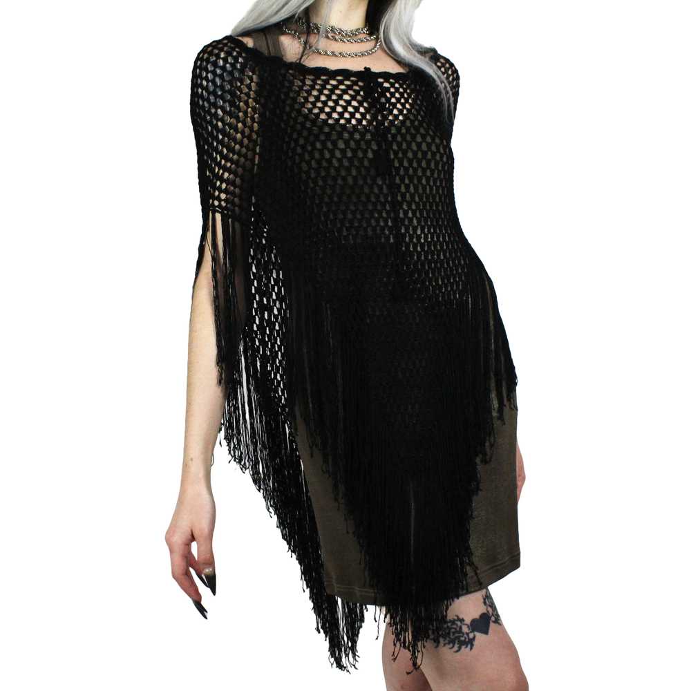 90s Crochet Fringe Poncho (S/M) - image 2