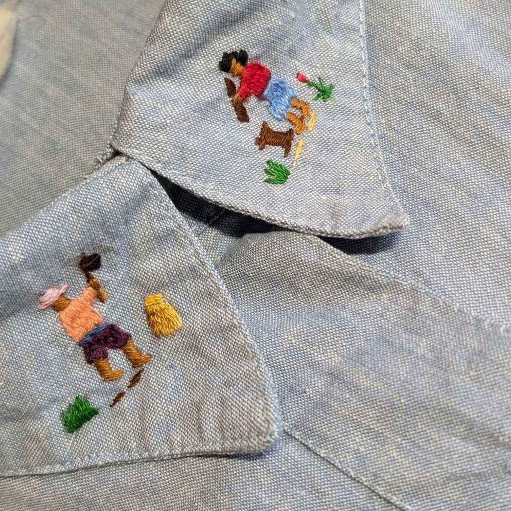 Shambray shirt, cute embroidery, vintage equivale… - image 4