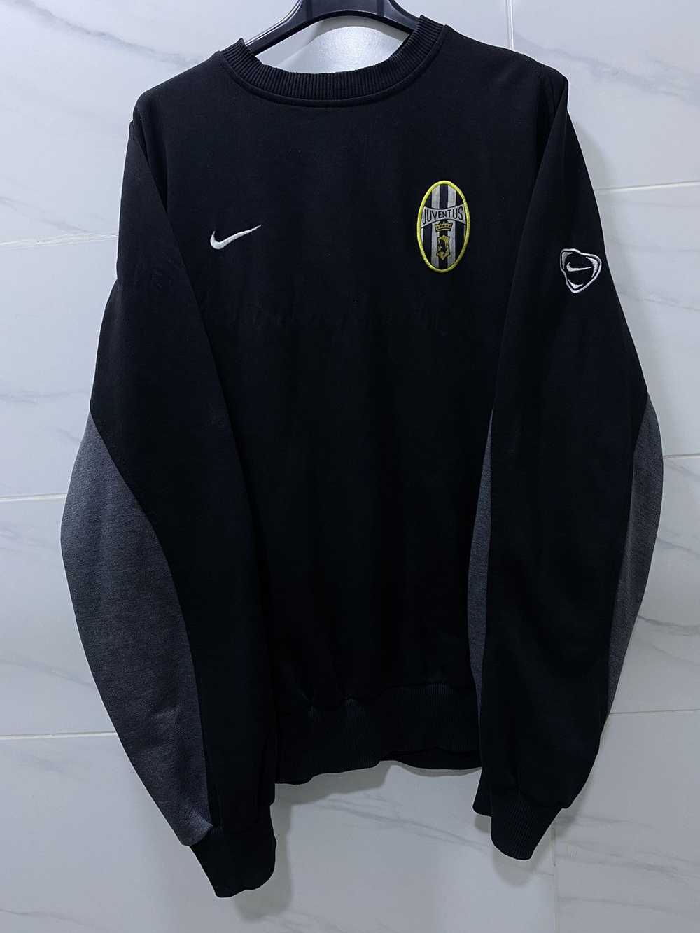 Nike × Streetwear Nike Swoosh Juventus Sweatshirt… - image 1