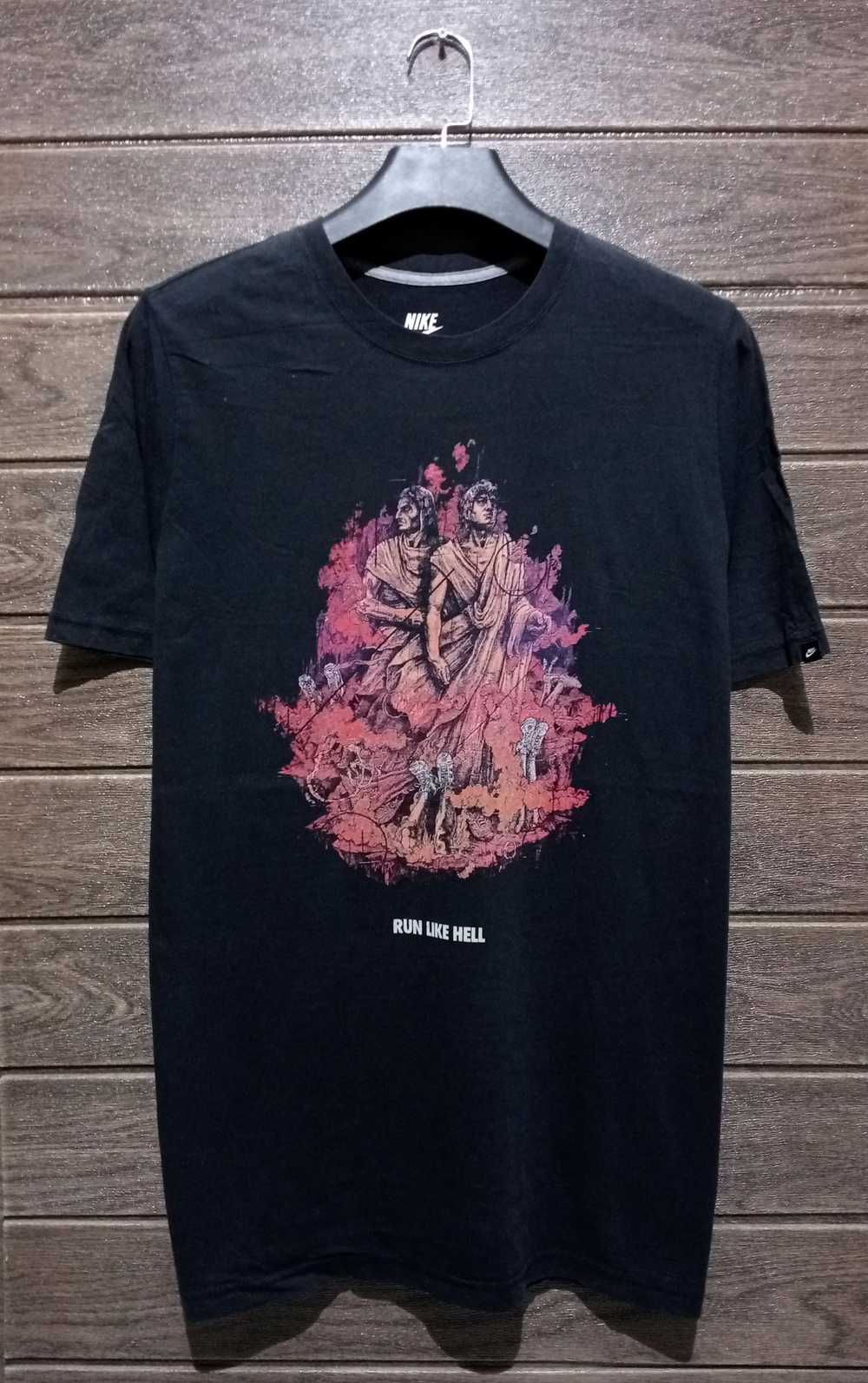 Nike × Streetwear Nike Run Like Hell Tee Very Rare - image 1